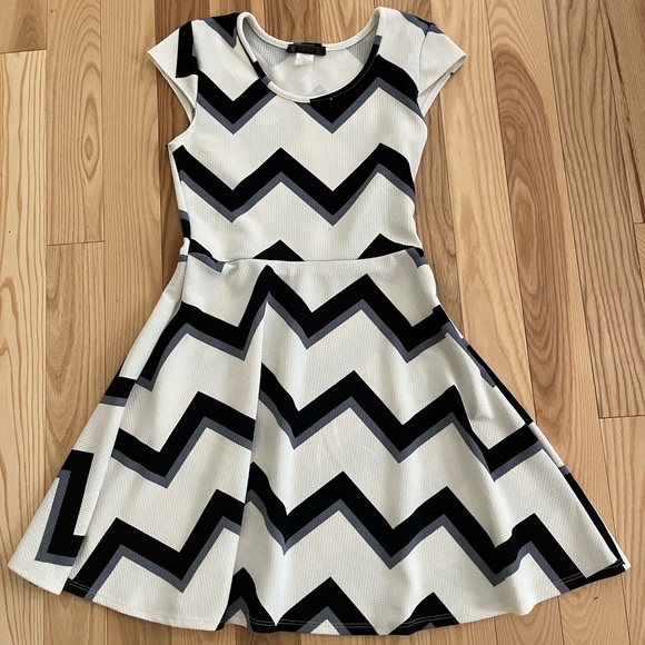 Chevron Print Dress - Picture 1 of 2
